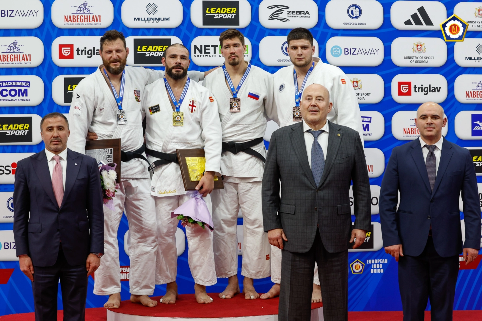 Kocaeli Kağıtspor sporcuları farklı branşlarda kazandıkları madalyalarla gururlandırıyor.