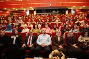 Gebze Okur Projesi kapsamında düzenlenen bilim söyleşisi, beyin ve bağırsak ilişkisi üzerine odaklandı.