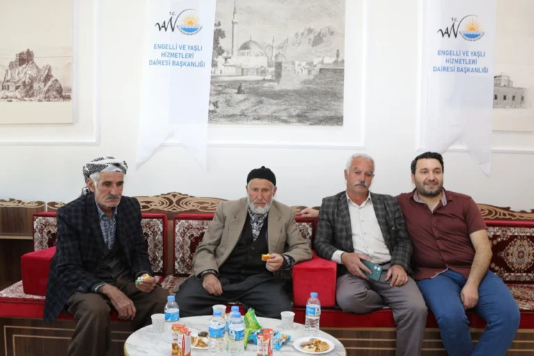 Van Büyükşehir Belediyesi 'Tecrübe-i Hayat' projesi kapsamında yaşlıların anılarını kaydediyor