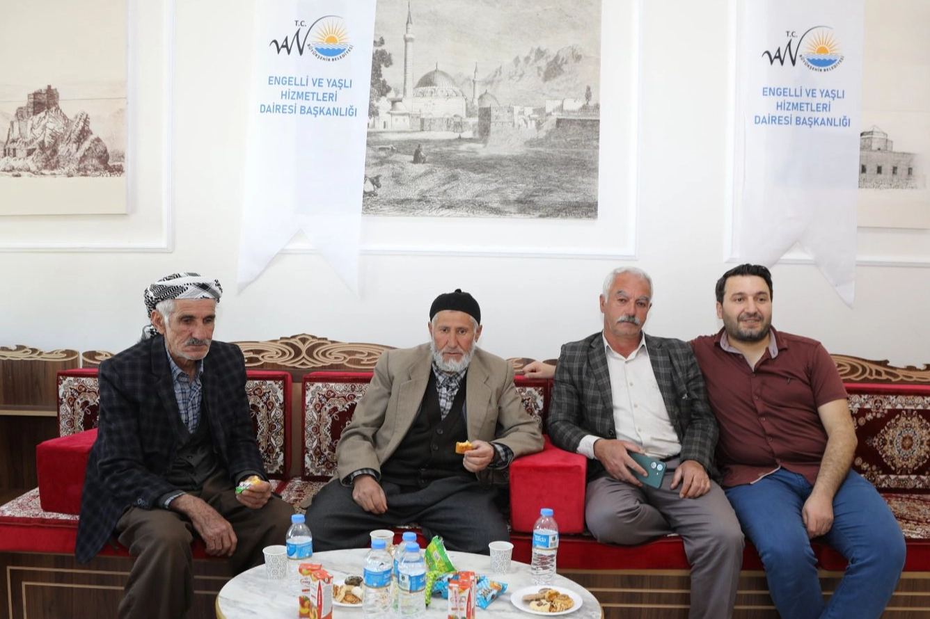 Van Büyükşehir Belediyesi 'Tecrübe-i Hayat' projesi kapsamında yaşlıların anılarını kaydediyor