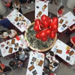 Bornova Çocuk Meclisi etkinliğinde çocuklar geleceğe umut dolu mesajlar veriyor.