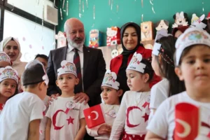 Kocasinan Belediye Başkanı Ahmet Çolakbayrakdar 23 Nisan Ulusal Egemenlik ve Çocuk Bayramı ile ilgili mesaj verirken