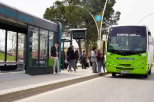 Kocaeli'de toplu taşıma duraklarındaki Yolcu Bilgilendirme Sistemi (YBS) ekranları