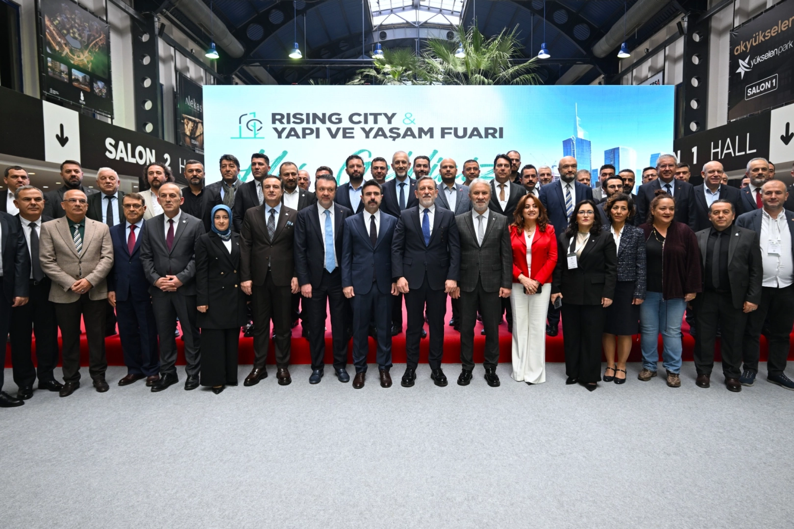 Bursa Yapı ve Yaşam Fuarı'nda yabancı alıcılar ve Bursalı firmalar işbirliği masasında buluştu.