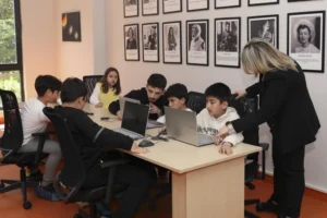 Mersin'de çocuklar çocuk kampüsü atölyelerinde hem düşünüyor hem üretiyor