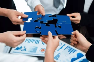 Kooperatif Bilgi Sistemi (KOOPBİS) logosu ve dijitalleşme temalı görsel.