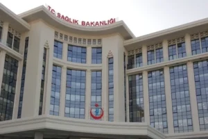 Türkiye'den İran'a gönderilen 6 tırlık sağlık yardım konvoyu