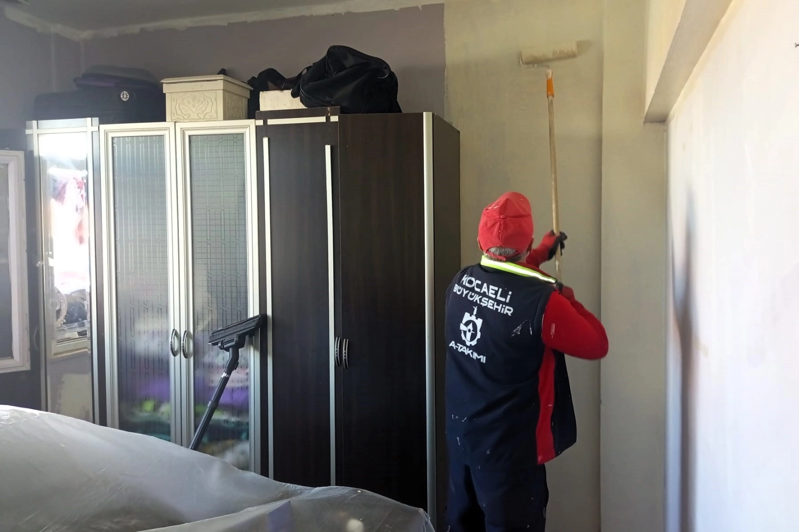 Kocaeli Büyükşehir Belediyesi ekiplerinin ihtiyaç sahibi vatandaşların evlerindeki onarım ve bakım çalışmalarından detaylar.