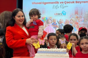 Lösemili çocuklar LÖSEV ile 23 Nisan Ulusal Egemenlik ve Çocuk Bayramı'nı coşkuyla kutladı.
