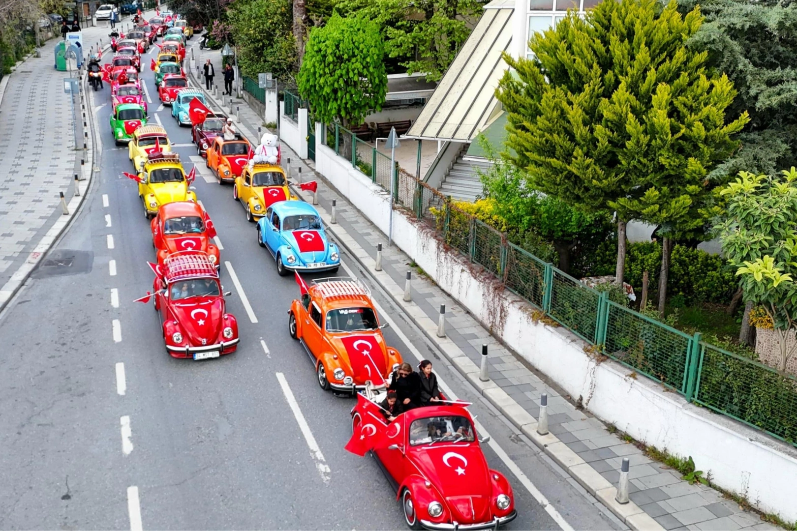 Bakırköy'de 23 Nisan Egemenlik Festivali kapsamında düzenlenen klasik vosvos şehir turu