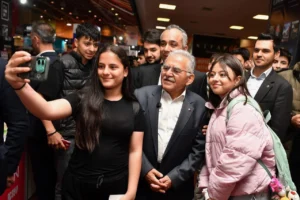 Kayseri'de Erkilet'e uzanacak yeni tramvay hattı projesi ve 2029 Dünya Spor Başkenti adaylığına dair haber görseli.