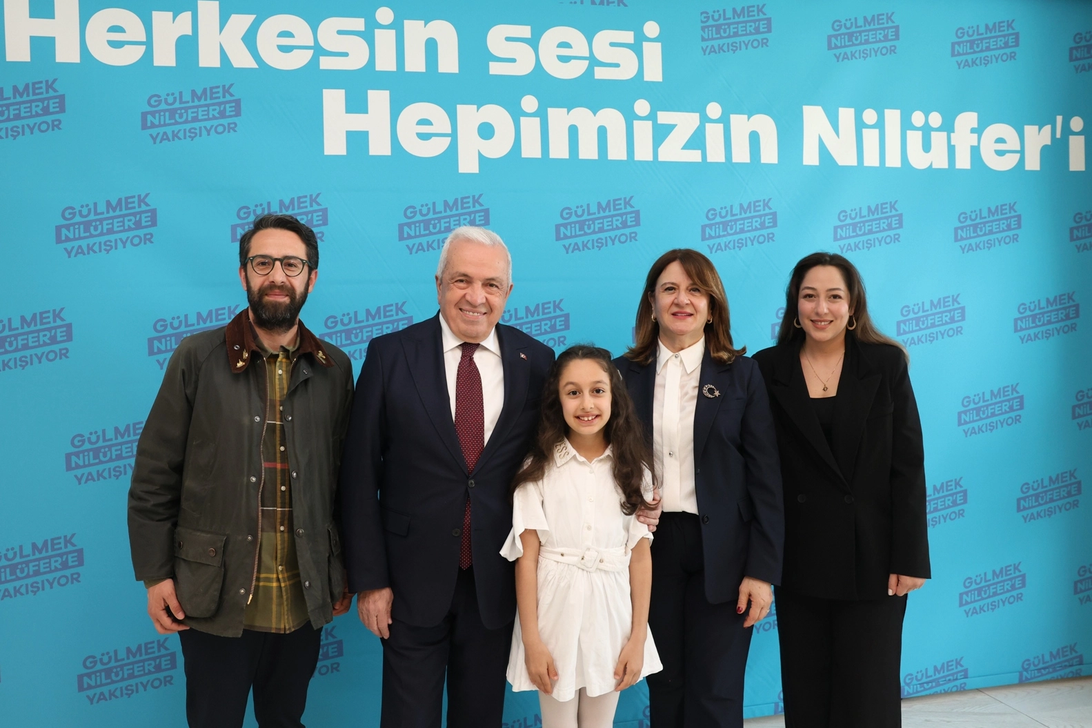 Nilüfer Belediye Başkanı Şadi Özdemir, 23 Nisan Ulusal Egemenlik ve Çocuk Bayramı dolayısıyla başkanlık koltuğunu çocuklara devretti.