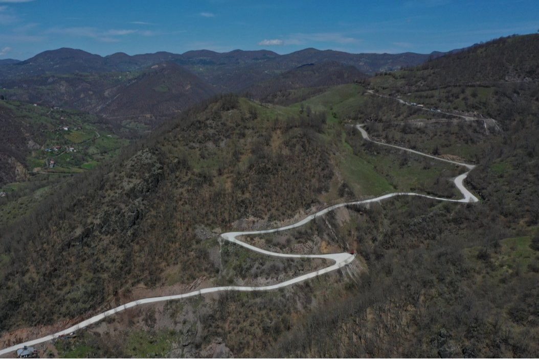 Ordu Akkuş'ta tamamlanan beton yol çalışması