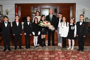 Ankara'da 23 Nisan Ulusal Egemenlik ve Çocuk Bayramı kutlamaları kapsamında Mansur Yavaş'ın makam koltuğunu devralan öğrenciler