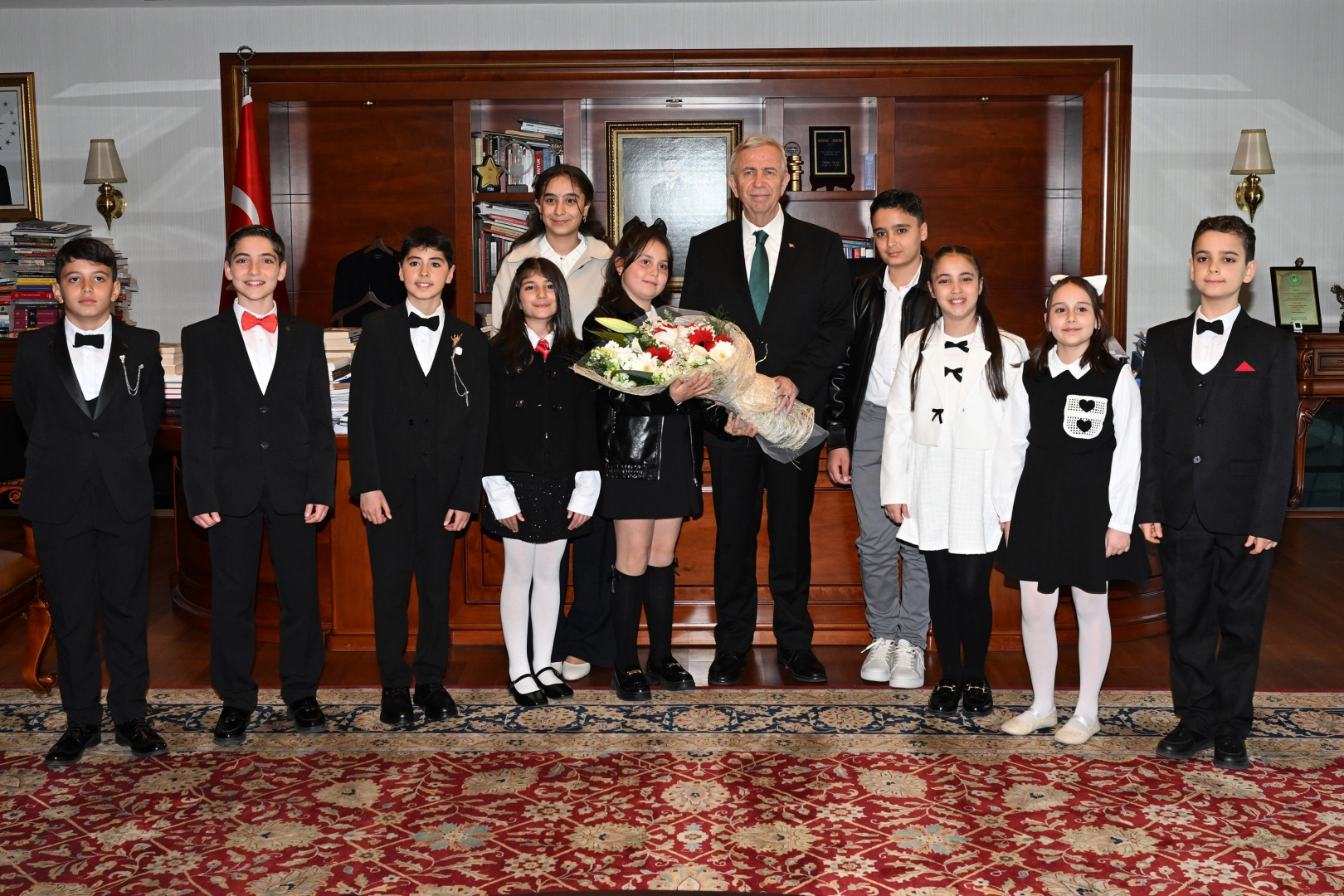 Ankara'da 23 Nisan Ulusal Egemenlik ve Çocuk Bayramı kutlamaları kapsamında Mansur Yavaş'ın makam koltuğunu devralan öğrenciler