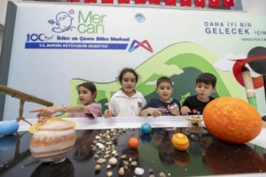 Mersin'de çocuklar 23 Nisan Ulusal Egemenlik ve Çocuk Bayramı kapsamında bilim ve doğa etkinlikleriyle kutlama yaptı.