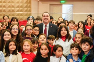 Manisa'da ilk kez toplanan Çocuk Meclisi'nin tarihi oturumu