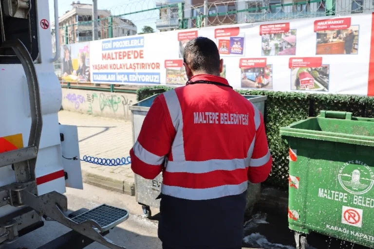 Maltepe Çınar Mahallesi'nde gerçekleştirilen bahar temizliği çalışmaları