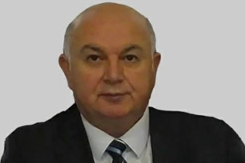 Gazeteci Yazar Yüksel Ercan, Bozüyük Kitap Fuarı'nda yeni romanı Vicdan Tutanakları'nı tanıtıyor.