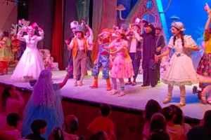 Bursa Devlet Tiyatrosu'nda 'Bencil Dev' oyunuyla 23 Nisan kutlaması