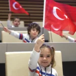 Nilüfer Barış Meclisi'nde çocukların 23 Nisan Bayramı kutlaması ve geleceğe dair umut mesajları.