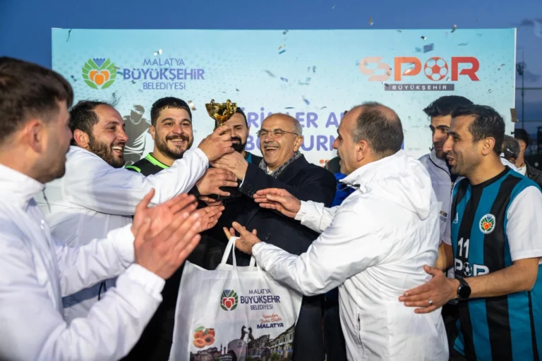 Malatya Büyükşehir Kurumlar Arası Futbol Turnuvası'nda Gençlik ve Spor Hizmetleri Dairesi Başkanlığı şampiyon oldu.