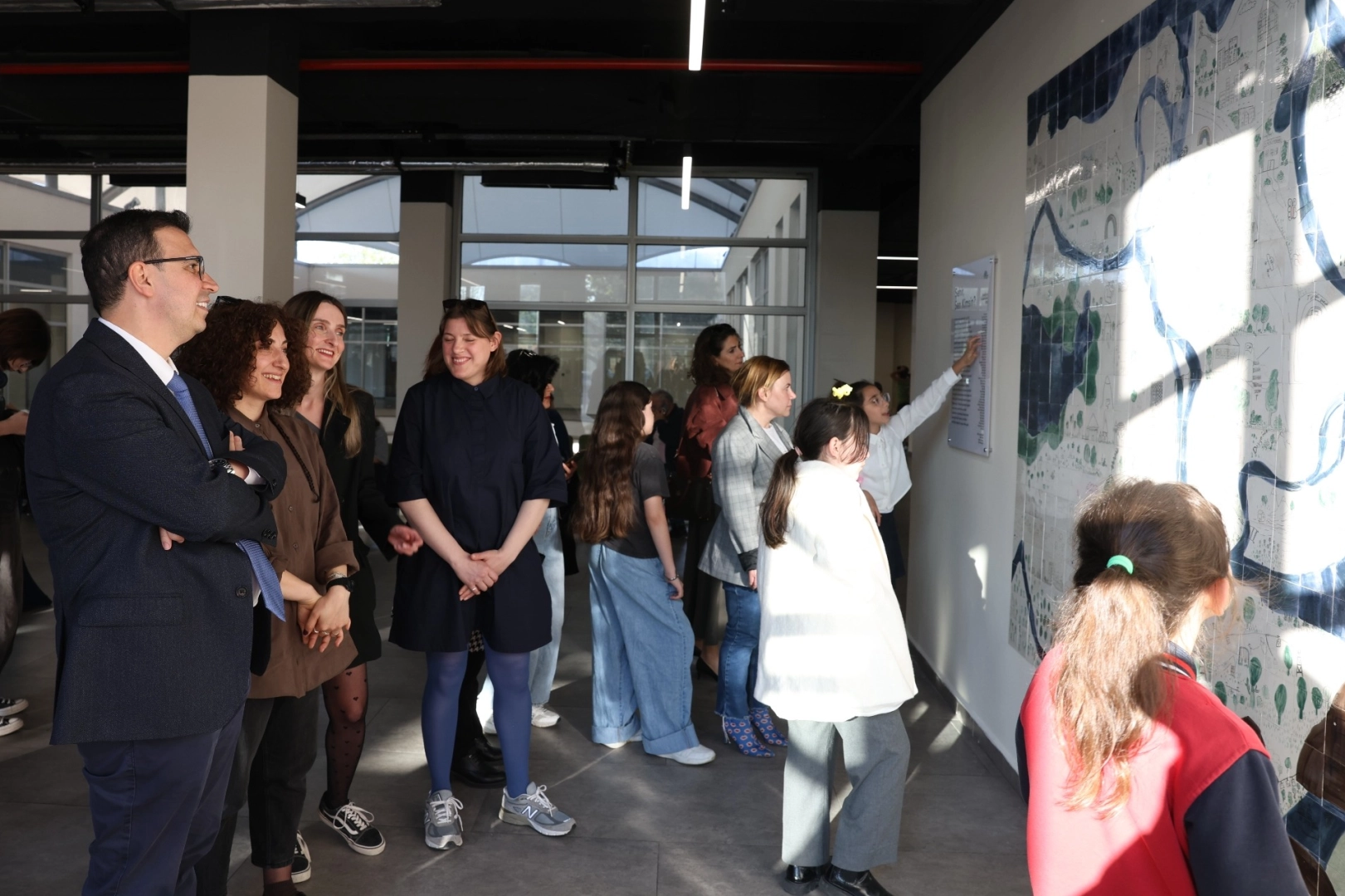 Nilüferli çocukların 'Şehir Sen Kimsin?' projesi kapsamında yaptığı seramik pano