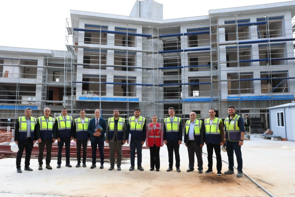 Antalya Balbey Kentsel Yenileme Projesi'nin ilk etabında inşaat çalışmaları sürüyor.