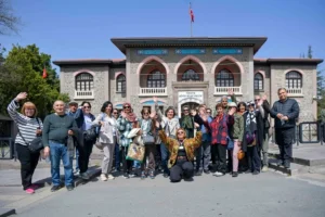 Ankara Büyükşehir Belediyesi'nin başlattığı Panoramik Ankara Turu ile kentin simge noktaları tanıtılıyor.