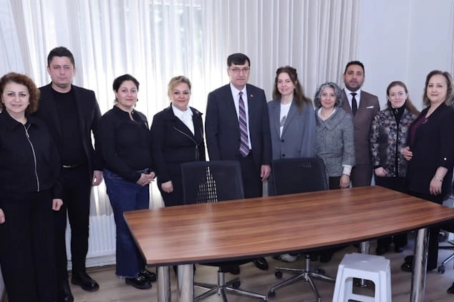 Kütahya Belediye Başkanı Eyüp Kahveci, KİKDER Başkanı Serda Bal Yıldız ve yönetim kurulu üyeleriyle bir araya geldi.