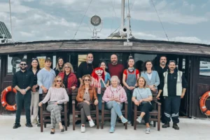 Halikarnas Balıkçısı'nın doğum günü, Bergama Vapuru'nda çocuklarla kutlandı.