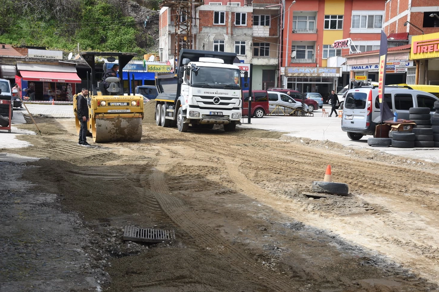 Giresun'da çevre düzenlemesi ve yol yapım çalışmaları devam ediyor