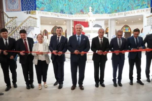 Rus Ressam Yevgeni Lansere'nin 'Lansere'nin Gözünden Türkiye Cumhuriyeti'nin Doğuşu' adlı resim sergisinin Keçiören'deki açılışı