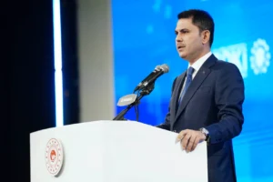 Çevre, Şehircilik ve İklim Değişikliği Bakanı Murat Kurum konuşma yaparken