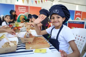 Kocaeli'de 23 Nisan şenliğinde itfaiye parkuru ve kruvasan süsleme atölyesi