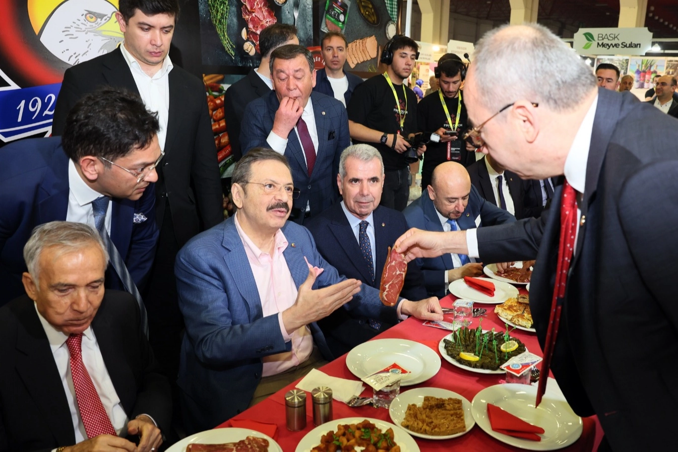 AB Tescilli Kayseri Pastırması, YÖREX Fuarı'nda sergilendi ve büyük ilgi gördü.