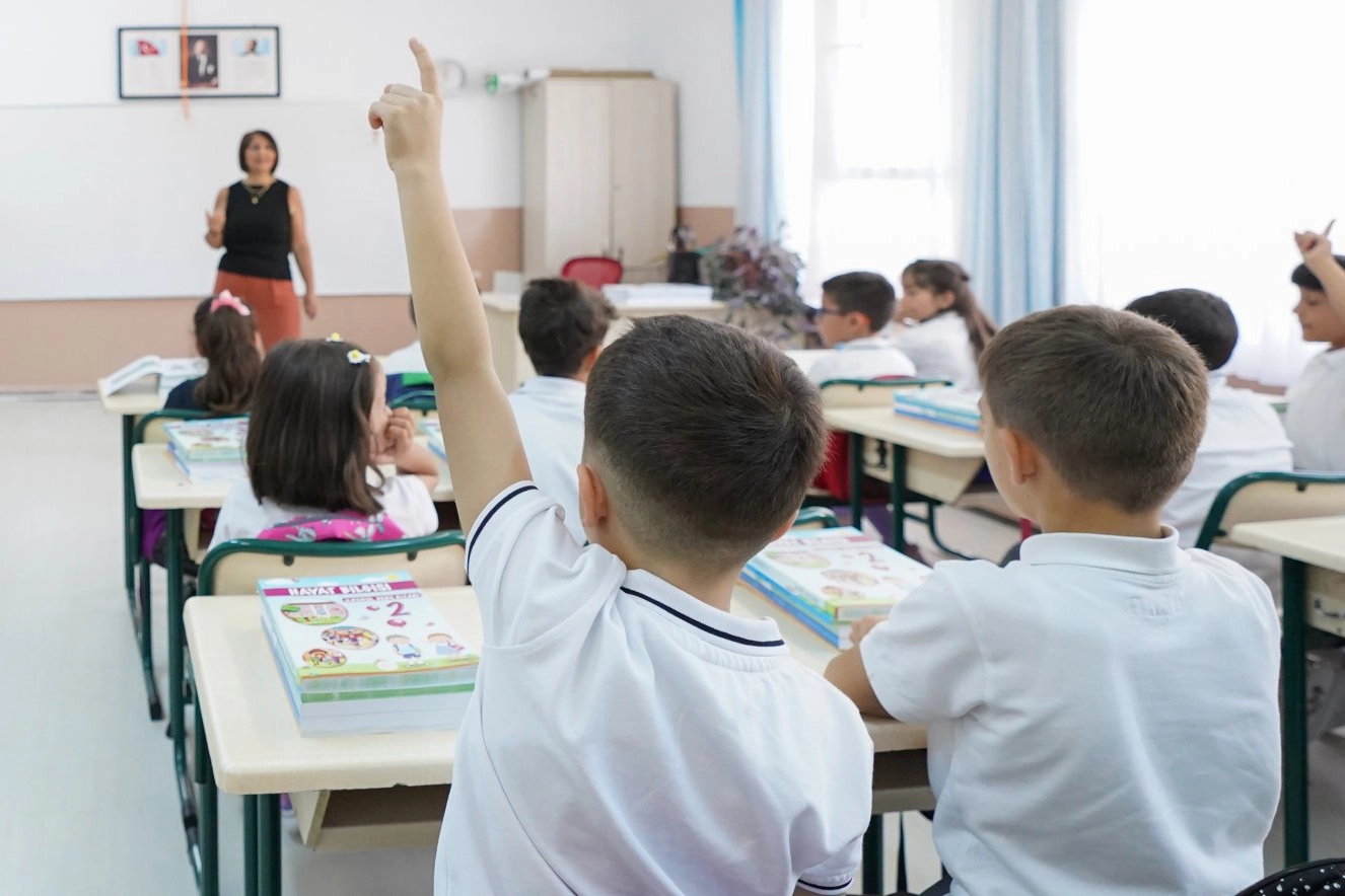 Millî Eğitim Bakanlığı logosu ve karekod sembolü