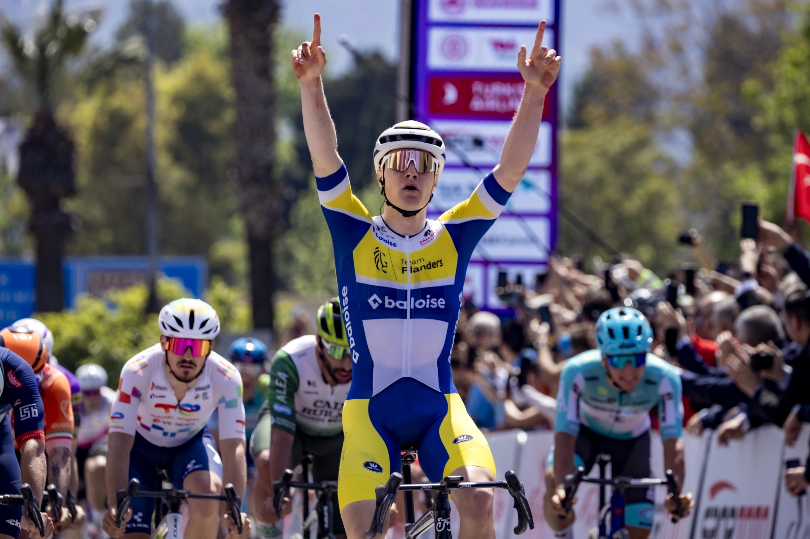 61. Cumhurbaşkanlığı Türkiye Bisiklet Turu'nda ilk etabı kazanan Tom Crabbe