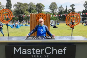 MasterChef şefleri İzmir'de düzenlenen gastronomi festivalinde hayranlarıyla buluştu.