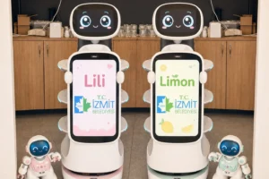 İzmit Gülümse Kafelerde görev yapan servis robotları