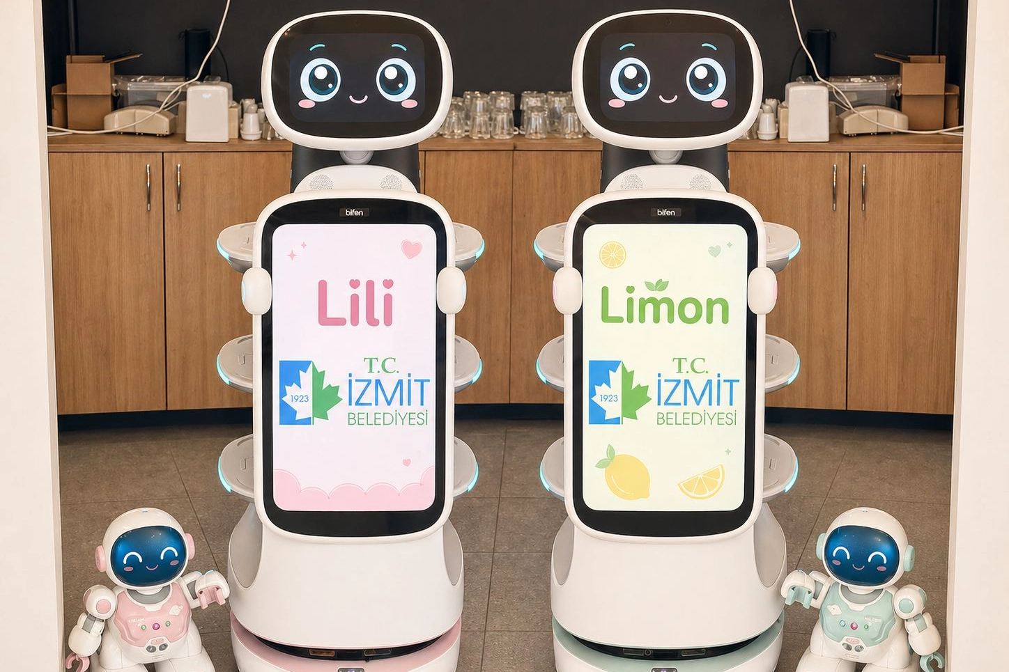İzmit Gülümse Kafelerde görev yapan servis robotları