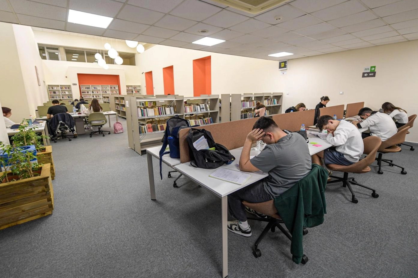 Hasan Ali Yücel Kütüphanesi, İzmir Kültürpark'ta İzmirlilerin buluşma noktası oldu