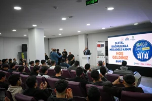 Malatya'da düzenlenen dijital bağımlılıkla mücadele kampına katılan gençler