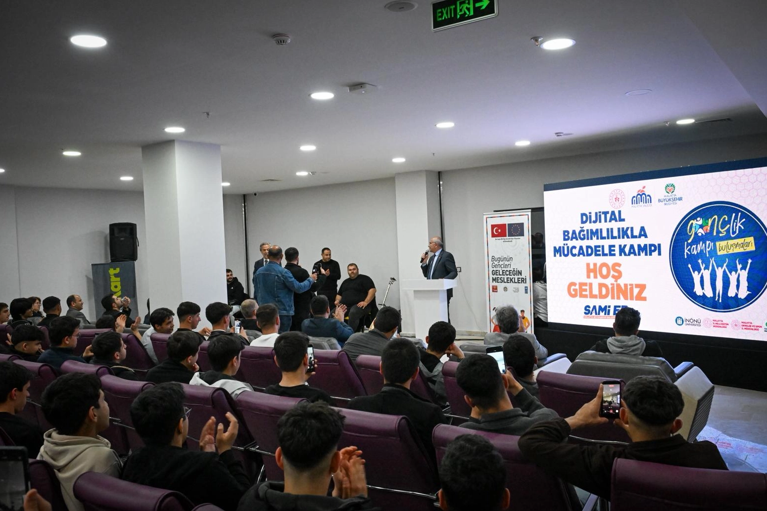 Malatya'da düzenlenen dijital bağımlılıkla mücadele kampına katılan gençler