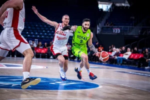 TOFAŞ basketbol takımı Bahçeşehir Koleji maçında son hücumda mağlup oldu
