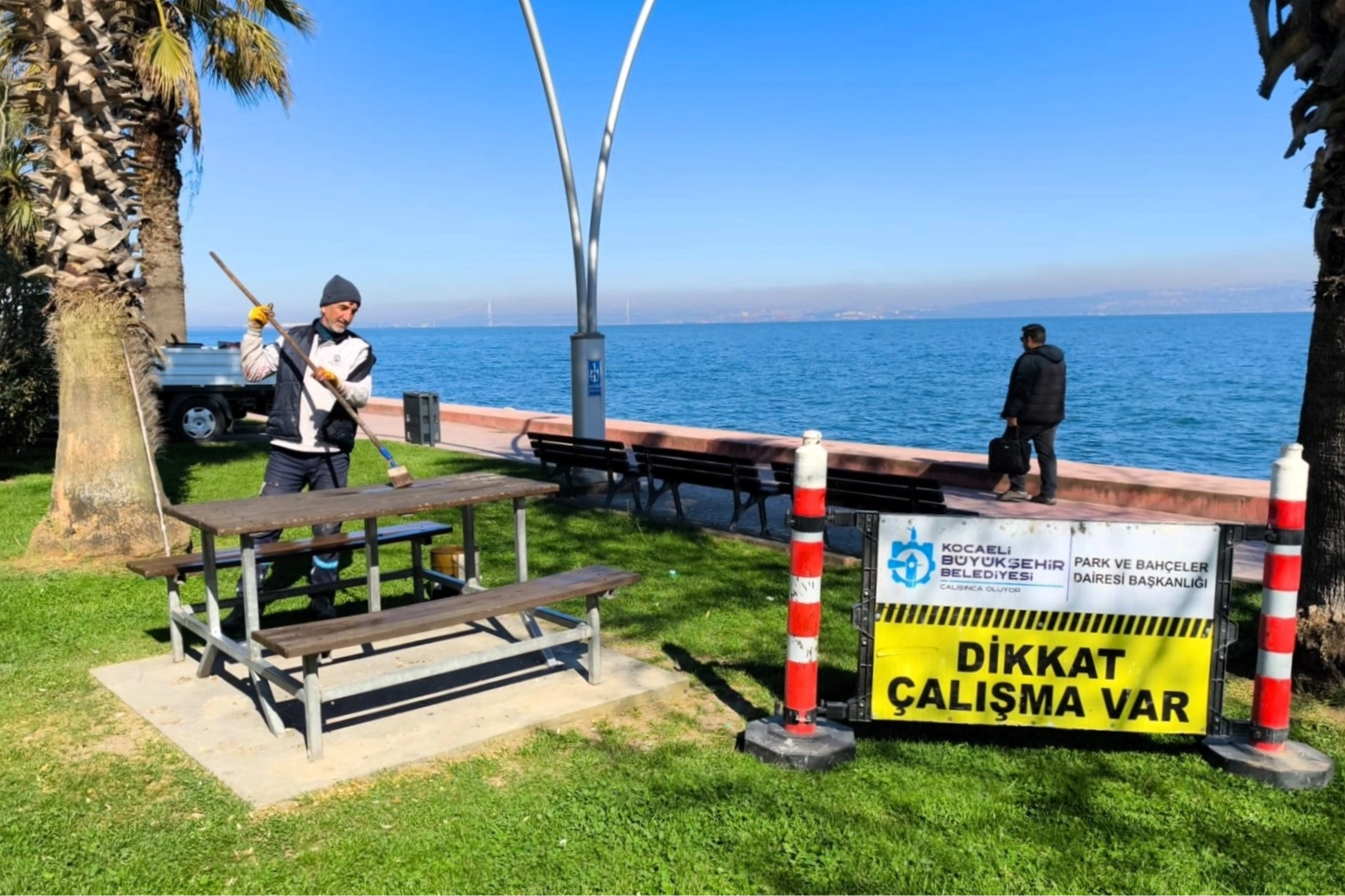 Kocaeli Büyükşehir Belediyesi'nin yaz sezonu öncesi sahil bakımı ve yenileme çalışmaları