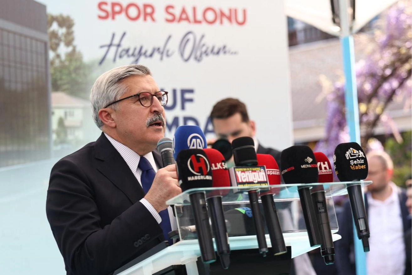 AK Parti Genel Başkan Yardımcısı Hüseyin Yayman'ın konuşması ve partililerle çekilen hatıra fotoğrafı