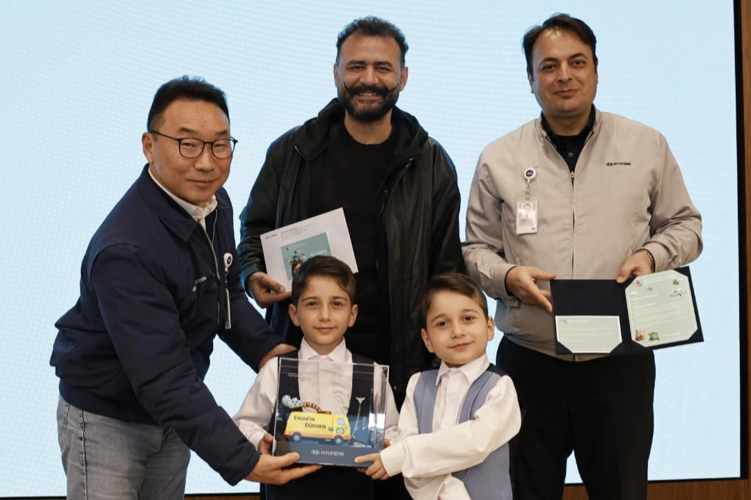 Kocaeli Gonca Engelsiz Yaşam Merkezi öğrencisi Ensar Düzenli, resim yarışmasında Türkiye üçüncüsü oldu.