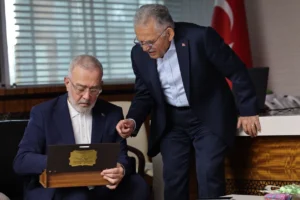 AK Parti Grup Başkanvekili Bahadır Yenişehirlioğlu ve Kayseri Büyükşehir Belediye Başkanı Dr. Memduh Büyükkılıç'ın görüşmesi
