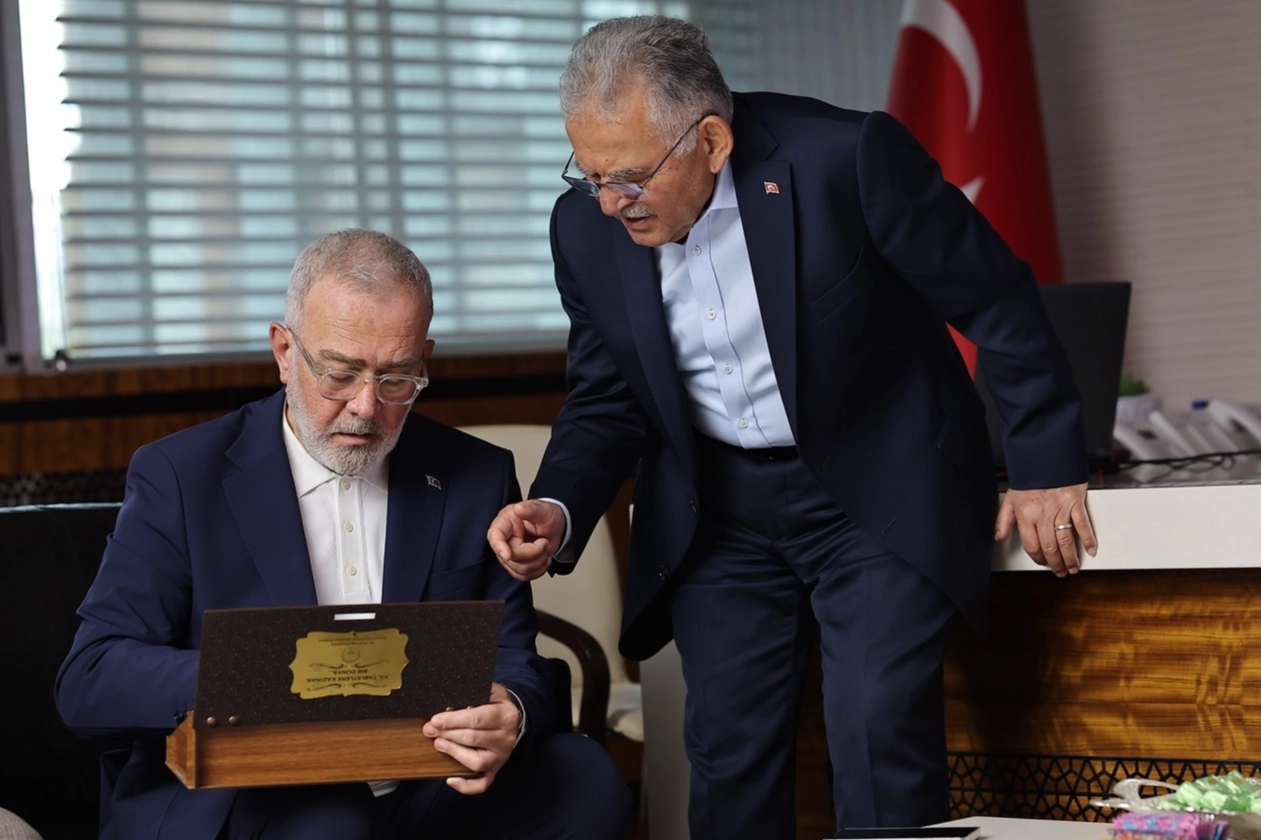 AK Parti Grup Başkanvekili Bahadır Yenişehirlioğlu ve Kayseri Büyükşehir Belediye Başkanı Dr. Memduh Büyükkılıç'ın görüşmesi